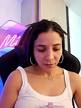 miaeyes online show from January 18, 2025, 4:53 pm