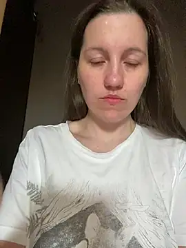 Snapshot of Nicole-Ray chatting on May 4, 2026, 5:00 am Nicole-Ray online show from May 4, 2026, 5:00 am