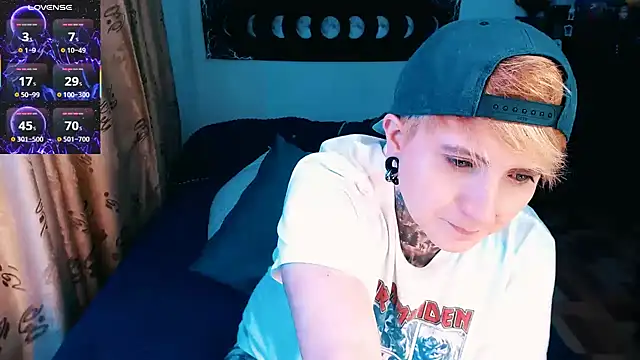 Marieblueeyes online show from November 7, 2025, 2:27 am