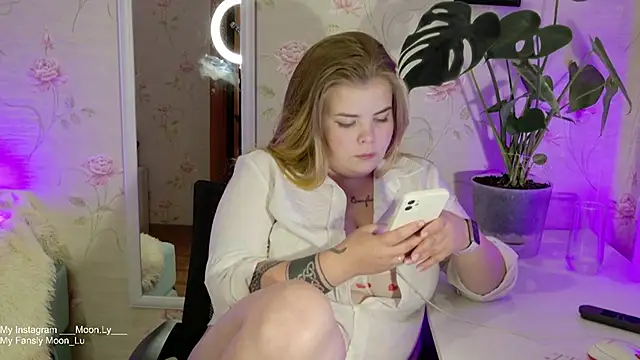 Snapshot of sinnamon_ chatting on September 12, 2025, 5:56 pm sinnamon online show from September 12, 2025, 5:56 pm