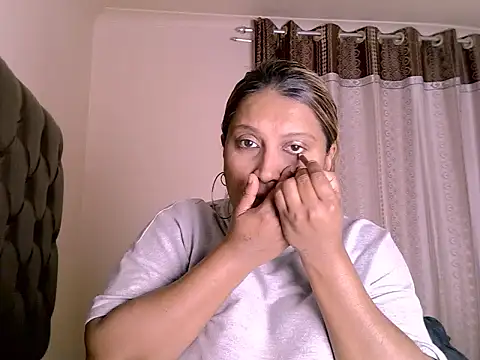 Snapshot of eroticbeauty37 chatting on May 29, 2026, 4:46 pm eroticbeauty37 online show from May 29, 2026, 4:46 pm