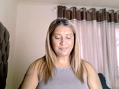 Snapshot of eroticbeauty37 chatting on May 15, 2026, 12:36 pm eroticbeauty37 online show from May 15, 2026, 12:36 pm