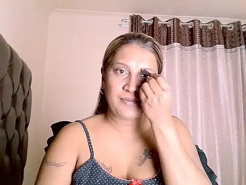 eroticbeauty37 online show from April 10, 2026, 11:17 am