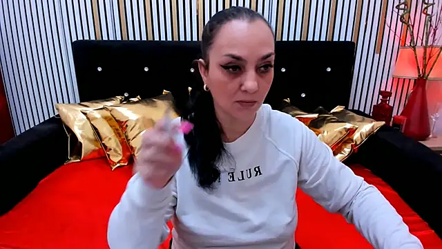 Snapshot of kattsuunnyy chatting on January 19, 2026, 5:11 am kattsuunnyy online show from January 19, 2026, 5:11 am