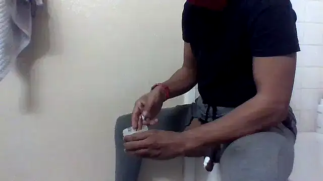 Snapshot of MastaFilth chatting on October 9, 2025, 1:11 pm MastaFilth online show from October 9, 2025, 1:11 pm