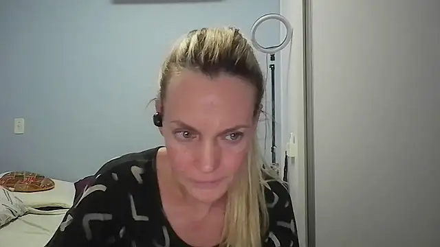 Annylove1 online show from February 7, 2026, 12:40 am