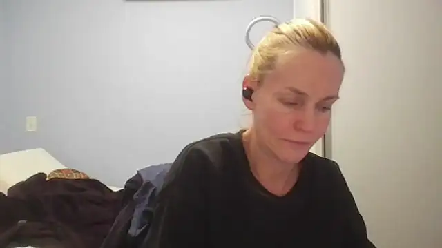 Annylove1 online show from June 8, 2026, 12:27 am