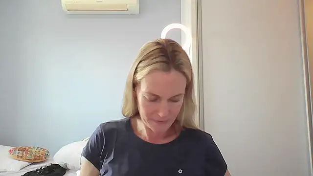 Annylove1 online show from January 12, 2026, 3:52 pm