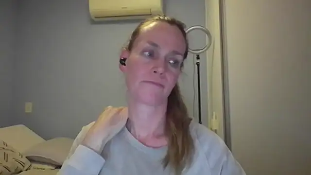 Snapshot of Annylove1 chatting on November 20, 2025, 12:11 am Annylove1 online show from November 20, 2025, 12:11 am