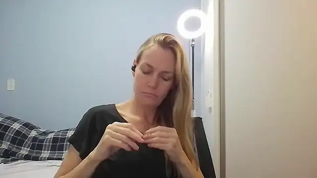 Annylove1 online show from April 14, 2026, 12:21 pm