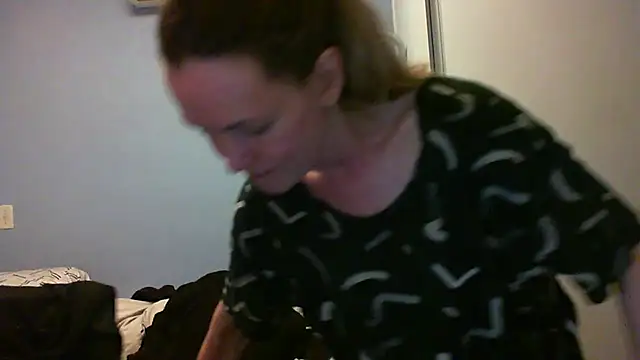 Snapshot of Annylove1 chatting on November 3, 2025, 12:27 am Annylove1 online show from November 3, 2025, 12:27 am