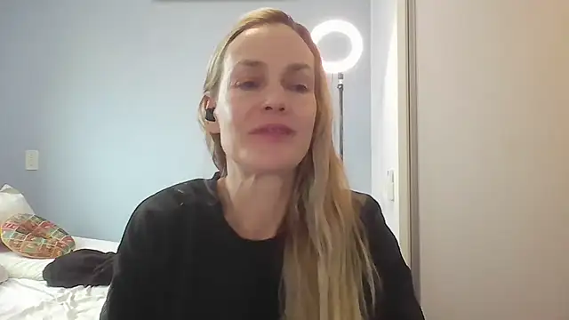 Annylove1 online show from June 4, 2026, 10:53 am