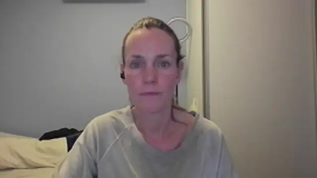 Snapshot of Annylove1 chatting on November 24, 2025, 12:10 am Annylove1 online show from November 24, 2025, 12:10 am