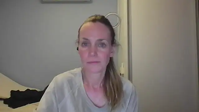 Snapshot of Annylove1 chatting on November 23, 2025, 12:31 am Annylove1 online show from November 23, 2025, 12:31 am