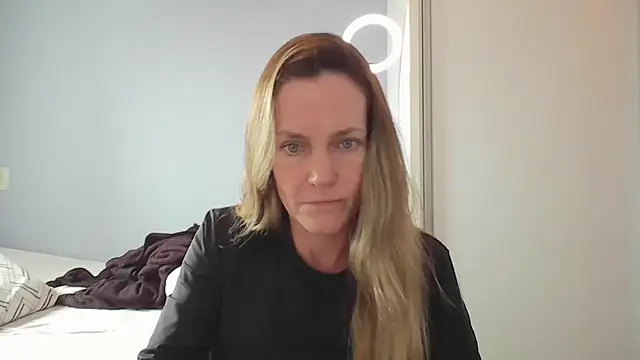 Snapshot of Annylove1 chatting on November 14, 2025, 4:21 pm Annylove1 online show from November 14, 2025, 4:21 pm