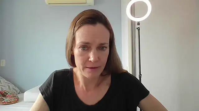 Snapshot of Annylove1 chatting on December 3, 2025, 3:33 pm Annylove1 online show from December 3, 2025, 3:33 pm