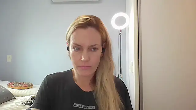 Annylove1 online show from April 9, 2026, 10:43 am