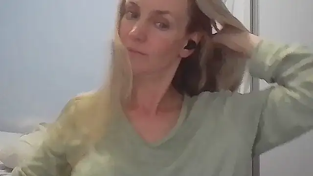 Annylove1 online show from April 23, 2026, 12:28 am