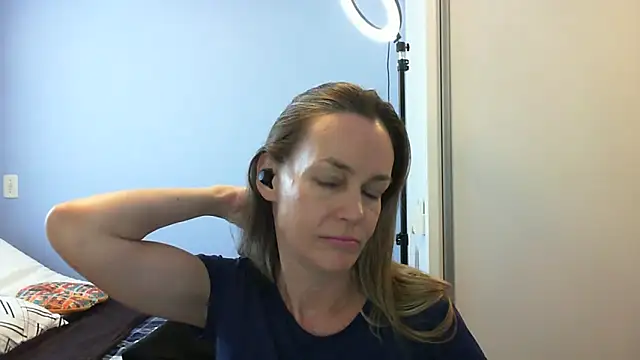 Snapshot of Annylove1 chatting on November 5, 2025, 11:35 am Annylove1 online show from November 5, 2025, 11:35 am