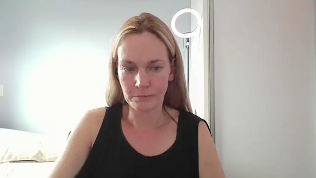 Annylove1 online show from February 18, 2026, 6:48 pm