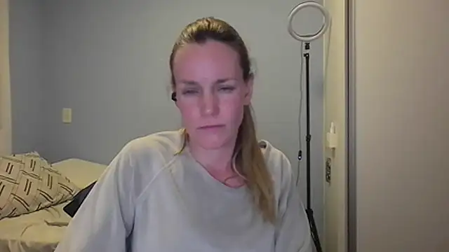 Snapshot of Annylove1 chatting on November 29, 2025, 12:11 am Annylove1 online show from November 29, 2025, 12:11 am