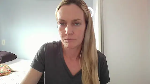 Annylove1 online show from February 4, 2026, 4:46 pm