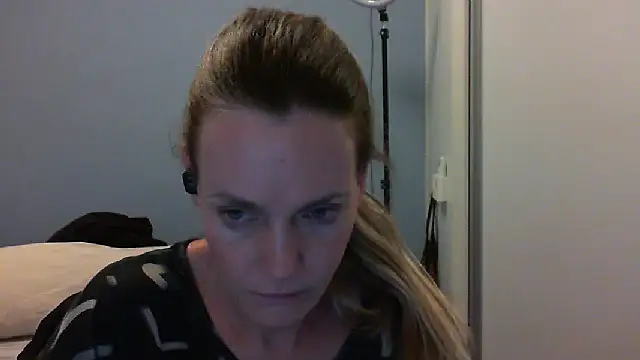 Snapshot of Annylove1 chatting on October 29, 2025, 12:20 am Annylove1 online show from October 29, 2025, 12:20 am