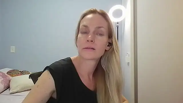 Annylove1 online show from April 20, 2026, 12:19 pm