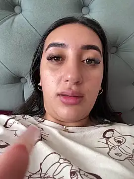 Snapshot of Hannahoff chatting on December 14, 2025, 6:13 pm Hannahoff online show from December 14, 2025, 6:13 pm