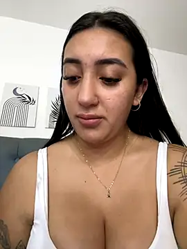 Snapshot of Hannahoff chatting on November 10, 2025, 7:30 pm Hannahoff online show from November 10, 2025, 7:30 pm