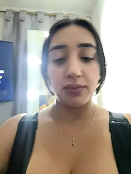 Snapshot of Hannahoff chatting on November 23, 2025, 7:29 am Hannahoff online show from November 23, 2025, 7:29 am