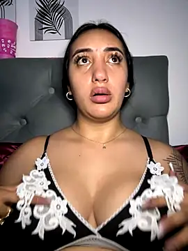 Snapshot of Hannahoff chatting on November 3, 2025, 3:12 am Hannahoff online show from November 3, 2025, 3:12 am