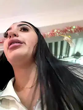 Snapshot of Hannahoff chatting on December 14, 2025, 4:29 am Hannahoff online show from December 14, 2025, 4:29 am