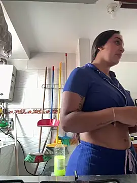 Snapshot of Hannahoff chatting on November 6, 2025, 6:12 pm Hannahoff online show from November 6, 2025, 6:12 pm