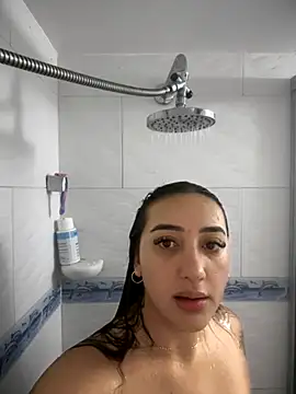 Snapshot of Hannahoff chatting on November 8, 2025, 4:43 pm Hannahoff online show from November 8, 2025, 4:43 pm