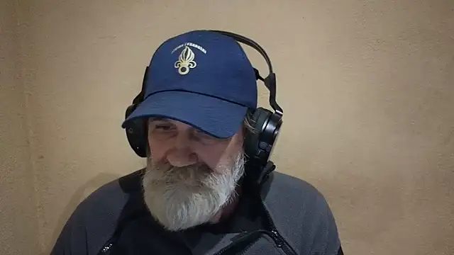 Snapshot of AlexNudo chatting on February 9, 2025, 4:07 pm AlexNudo online show from February 9, 2025, 4:07 pm
