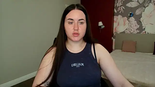 Snapshot of Roxie_Bradley chatting on May 15, 2026, 5:49 am Roxie Bradley online show from May 15, 2026, 5:49 am