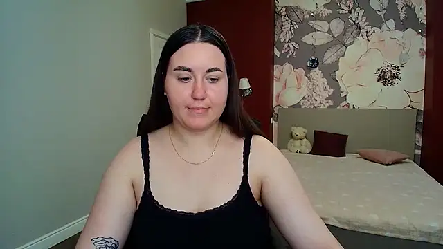 Snapshot of Roxie_Bradley chatting on July 15, 2026, 5:47 am Roxie Bradley online show from July 15, 2026, 5:47 am