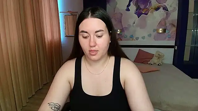 Snapshot of Roxie_Bradley chatting on July 20, 2026, 5:37 am Roxie Bradley online show from July 20, 2026, 5:37 am