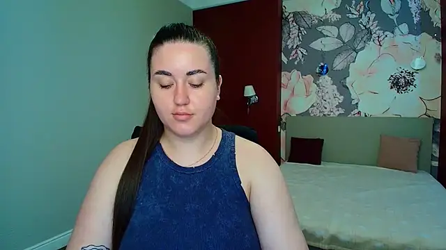 Snapshot of Roxie_Bradley chatting on May 25, 2026, 6:01 am Roxie Bradley online show from May 25, 2026, 6:01 am
