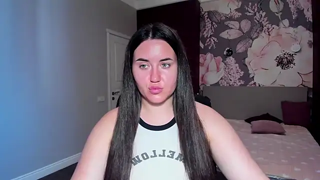 Roxie Bradley online show from September 17, 2025, 6:15 am