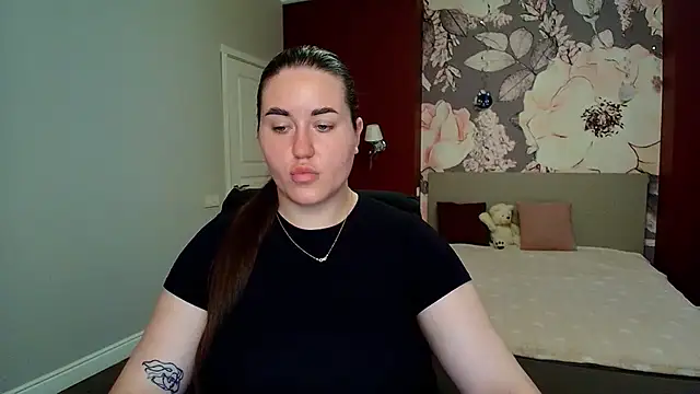 Snapshot of Roxie_Bradley chatting on July 22, 2026, 5:42 am Roxie Bradley online show from July 22, 2026, 5:42 am