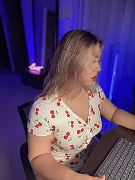 Snapshot of Im_sophiie chatting on November 9, 2025, 6:06 am Im sophiie online show from November 9, 2025, 6:06 am