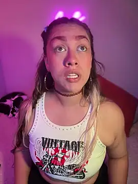 Snapshot of Im_sophiie chatting on March 2, 2025, 10:34 pm Im sophiie online show from March 2, 2025, 10:34 pm