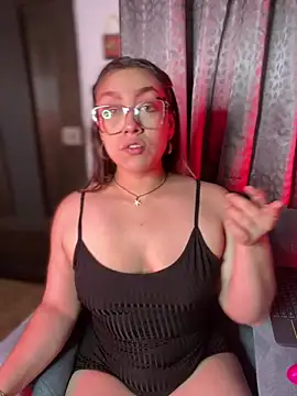 Snapshot of Im_sophiie chatting on March 18, 2025, 9:12 am Im sophiie online show from March 18, 2025, 9:12 am