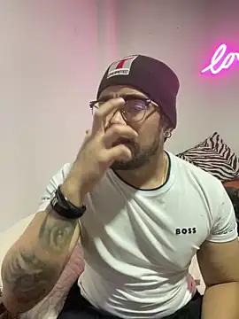 Snapshot of Im_sophiie chatting on February 20, 2025, 5:55 am Im sophiie online show from February 20, 2025, 5:55 am