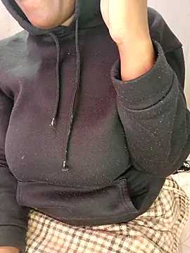 BeejayLoverxx online show from October 20, 2025, 7:09 am