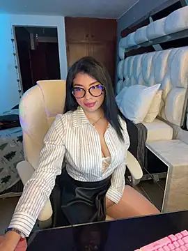 Snapshot of Miaparkerss_ chatting on March 18, 2025, 12:08 am Miaparkerss online show from March 18, 2025, 12:08 am