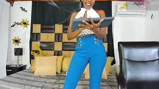 Snapshot of AlmaSean chatting on October 29, 2025, 5:56 pm AlmaSean online show from October 29, 2025, 5:56 pm