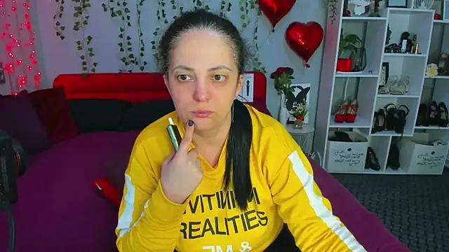 DarlingMilf online show from April 5, 2026, 6:14 pm